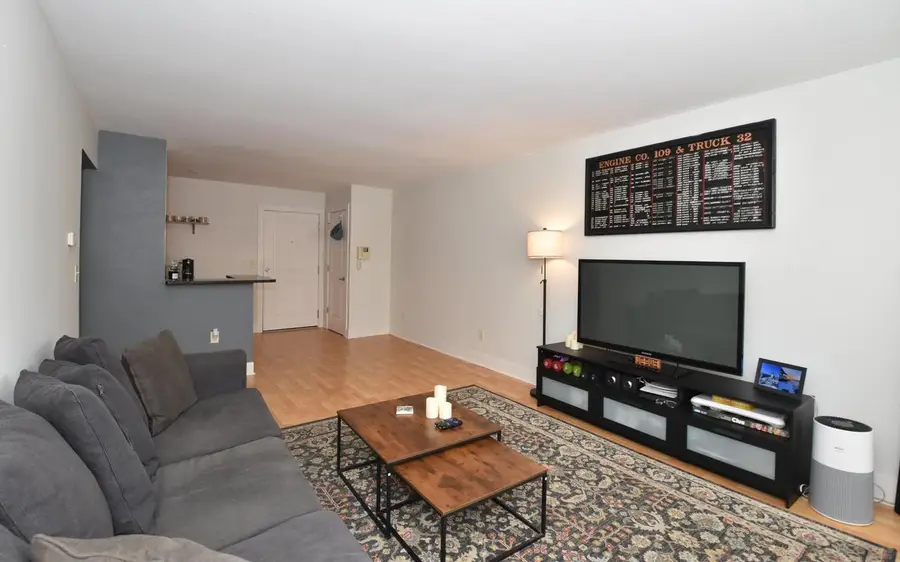 2121 N Cambridge AVENUE #212, Milwaukee, WI 53202 - #3