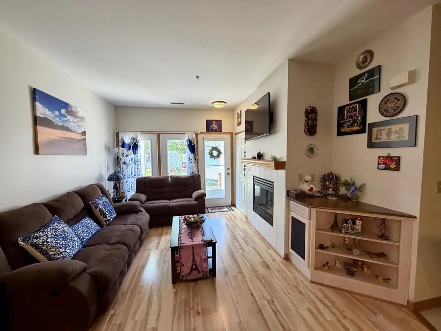 2412 Fox River PARKWAY #H, Waukesha, WI 53189 - #3