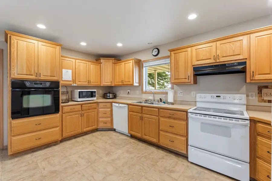 900 Courtney DRIVE, Caledonia, MN 55921 - #3