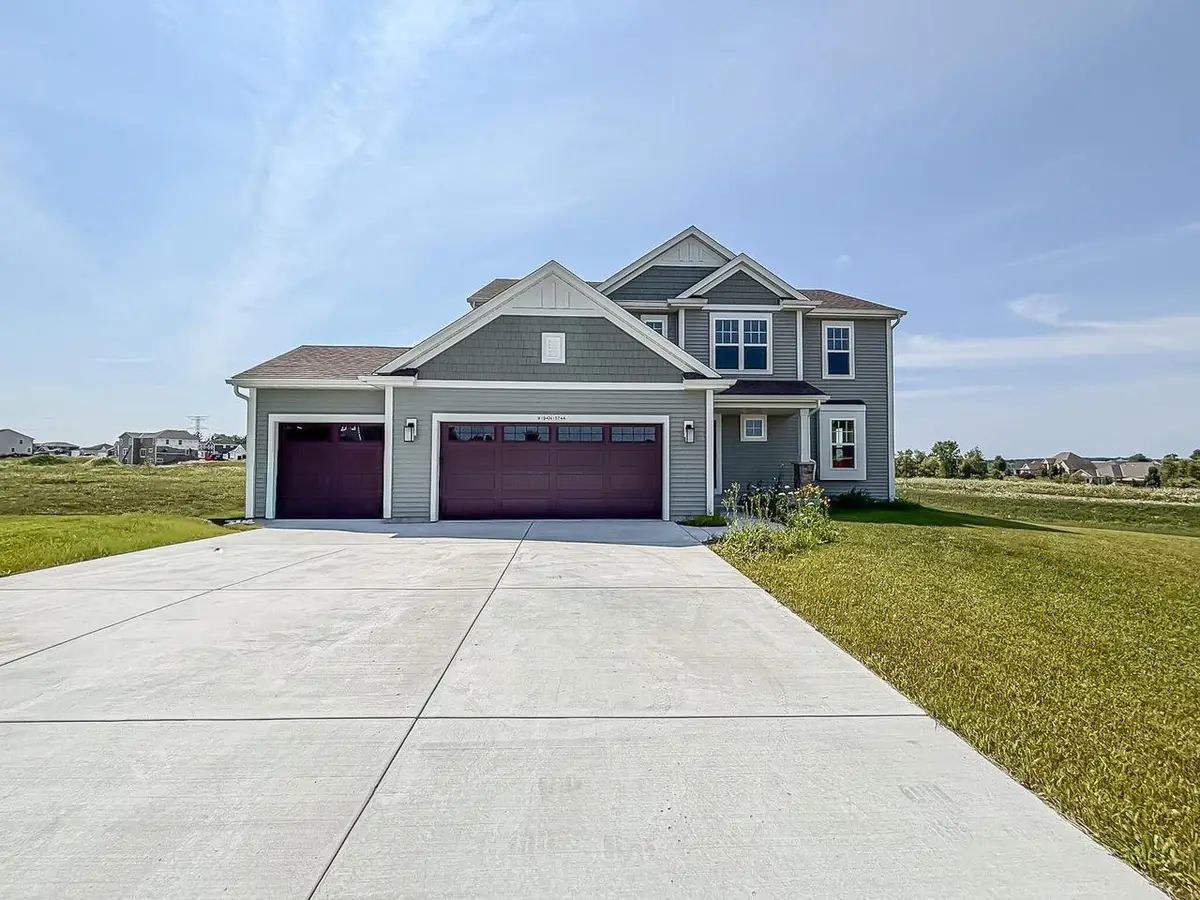 W194N15744 East Gate COURT, Jackson, WI 53037 - #1