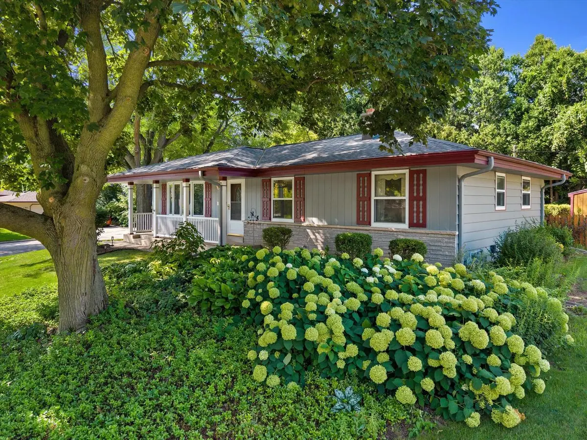 N85W18195 Lawrence AVENUE, Menomonee Falls, WI 53051 - #1