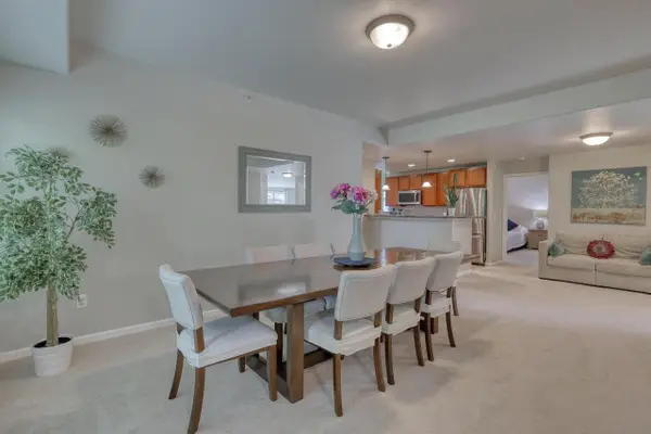 8667 S Deerwood LANE, Franklin, WI 53132