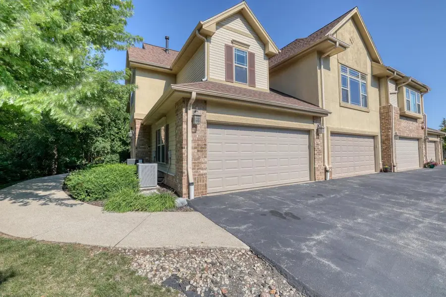 8667 S Deerwood LANE, Franklin, WI 53132 - #2