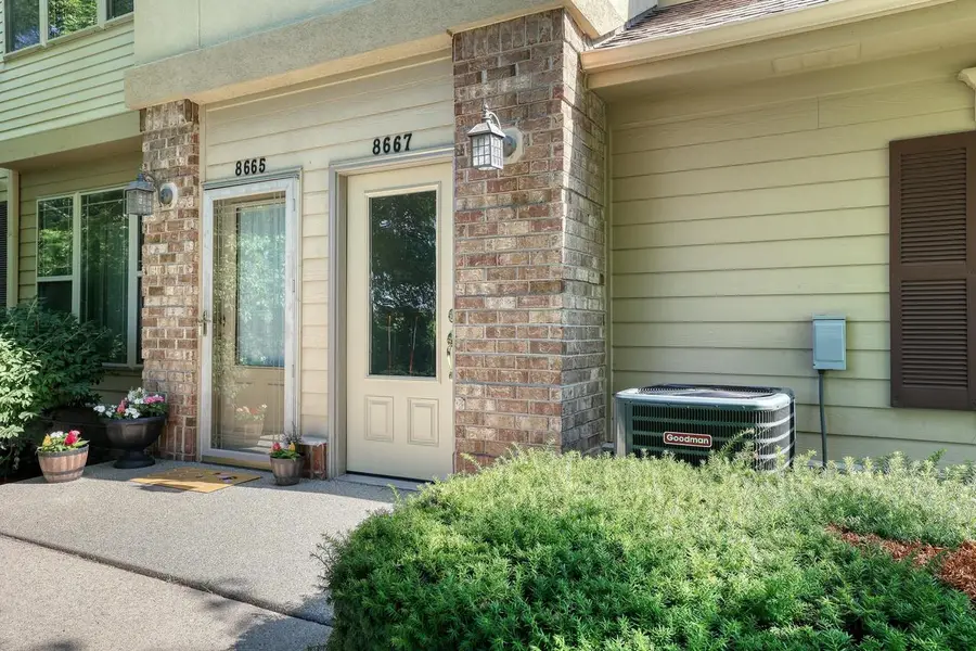 8667 S Deerwood LANE, Franklin, WI 53132 - #3