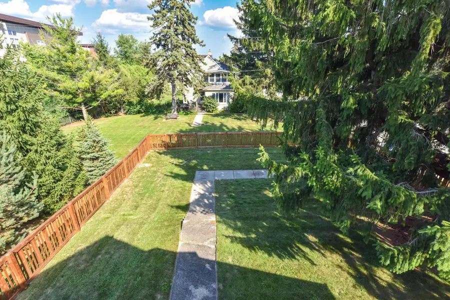 W161N9057 Hayes AVENUE, Menomonee Falls, WI 53051 - #3