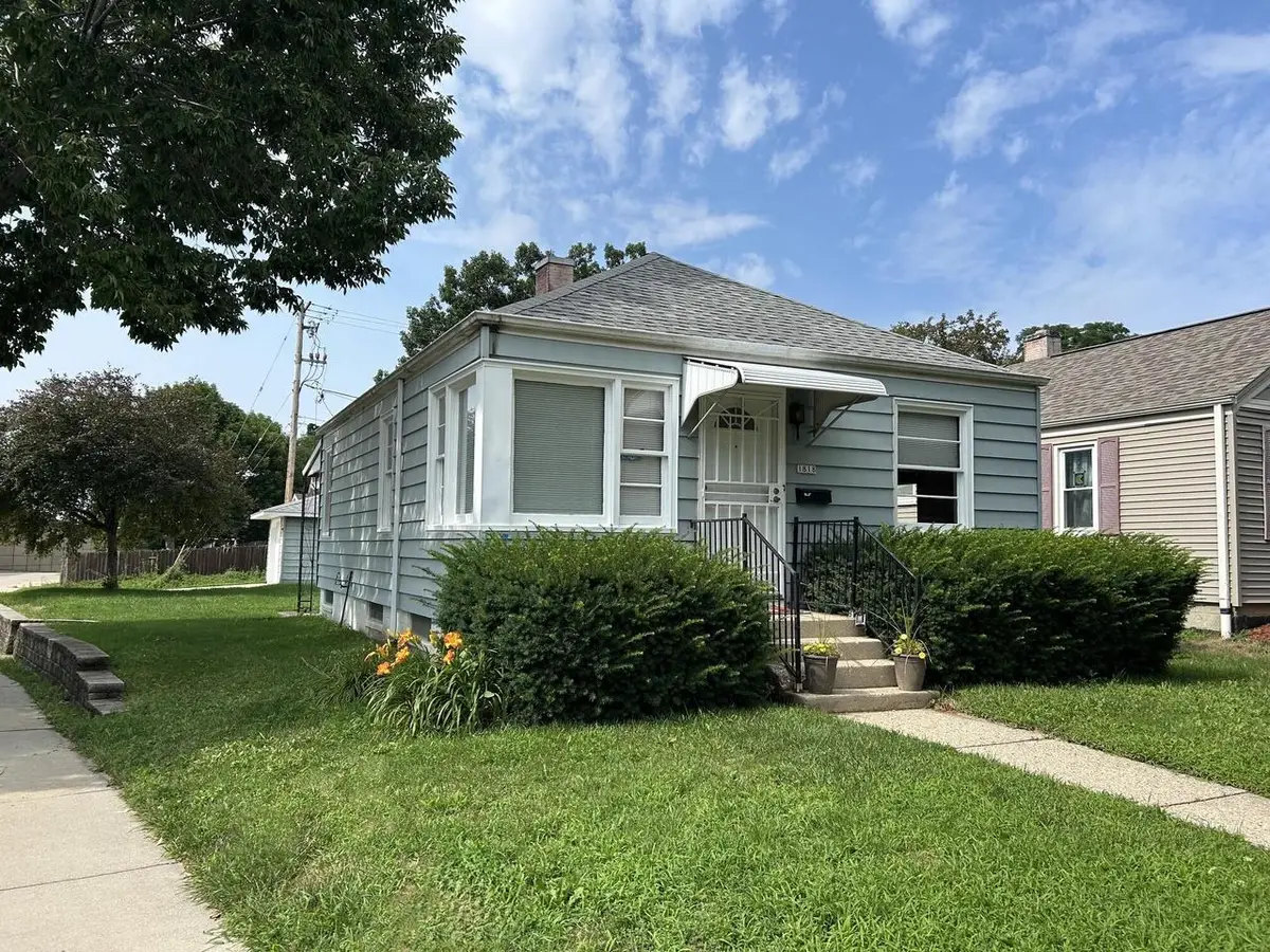 1818 E Fernwood AVENUE, Milwaukee, WI 53207 - #1