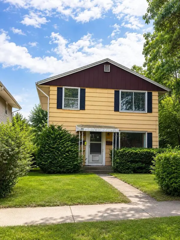 6709 W Carmen AVENUE #6711, Milwaukee, WI 53218