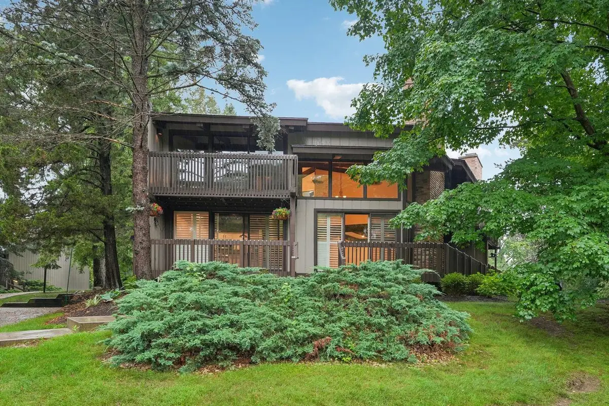 930 Alpine DRIVE, Fontana, WI 53125 - #1