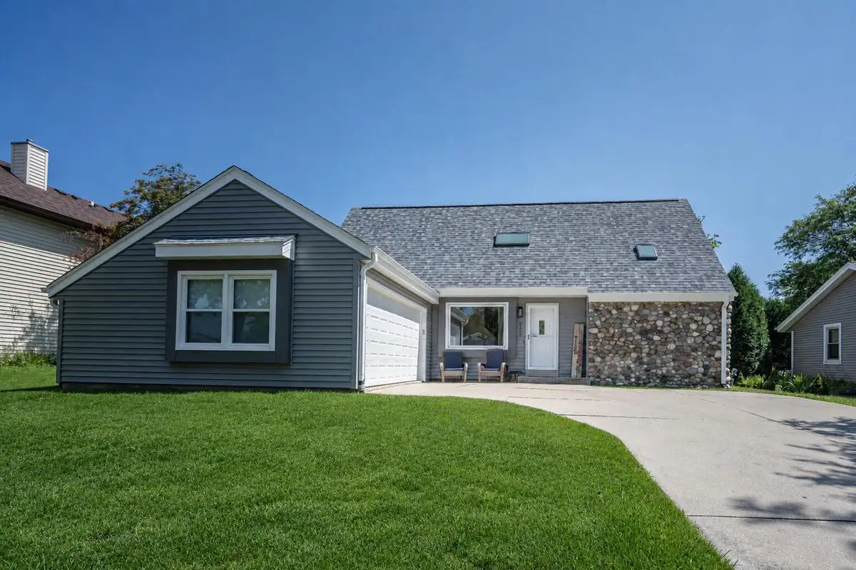 8560 S Sharon DRIVE, Oak Creek, WI 53154 - #1