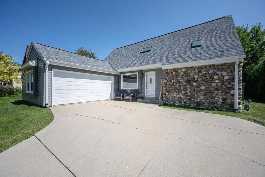 8560 S Sharon DRIVE, Oak Creek, WI 53154 - #2