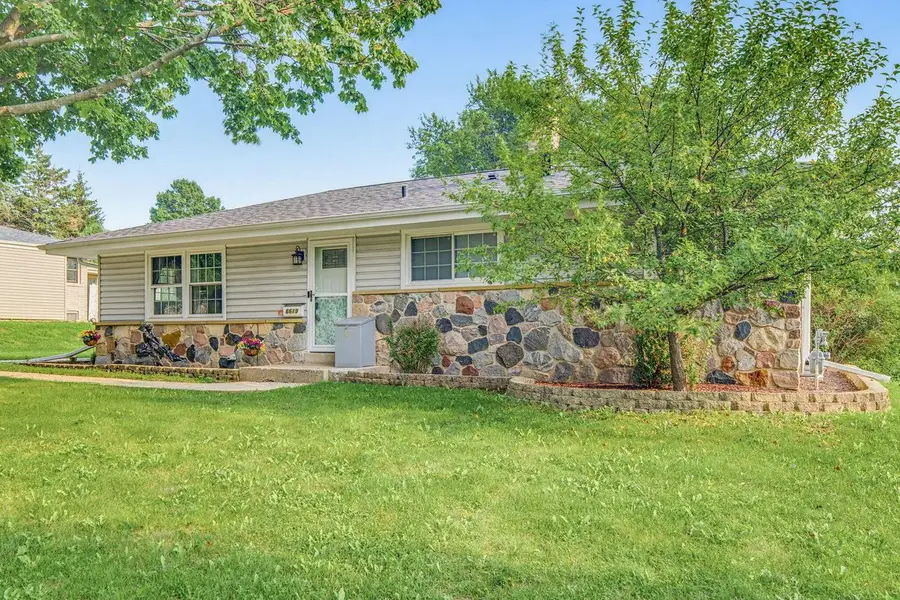 6619 Manchester DRIVE, Greendale, WI 53129 - #3