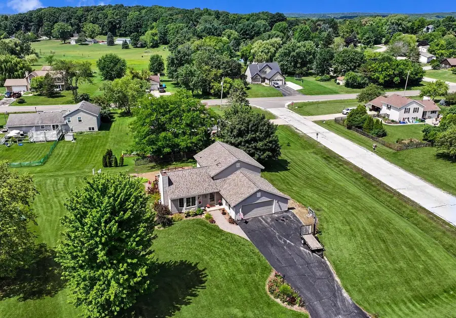 28941 Golden CIRCLE, Waterford, WI 53185 - #2