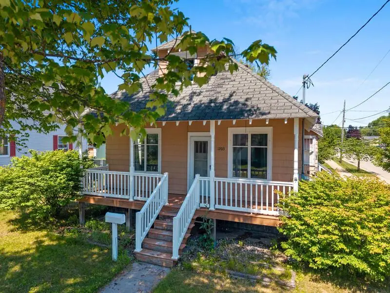 1203 Jackson STREET, Marinette, WI 54143 - #1