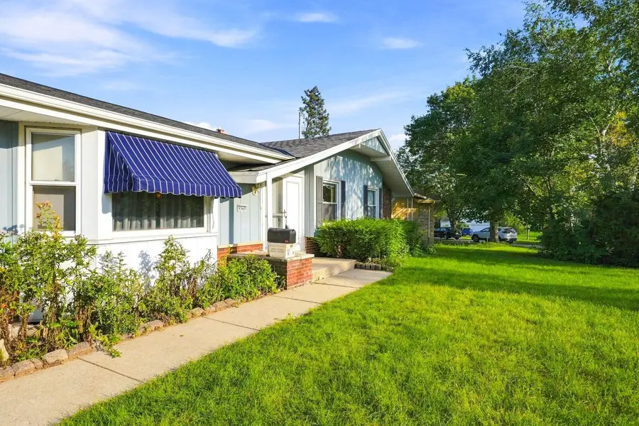 4560 Imperial DRIVE, Brookfield, WI 53045 - #2