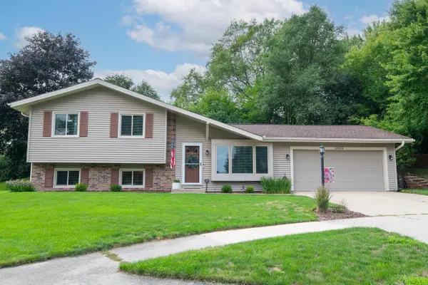 2909 Berkshire COURT, Waukesha, WI 53188