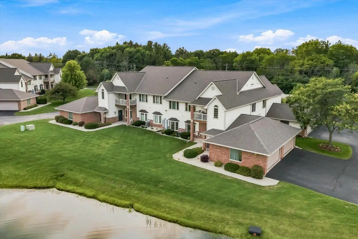 827 Cheyenne AVENUE #Unit D, Grafton, WI 53024 - #1
