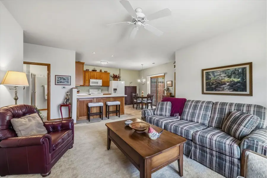 827 Cheyenne AVENUE #Unit D, Grafton, WI 53024 - #3
