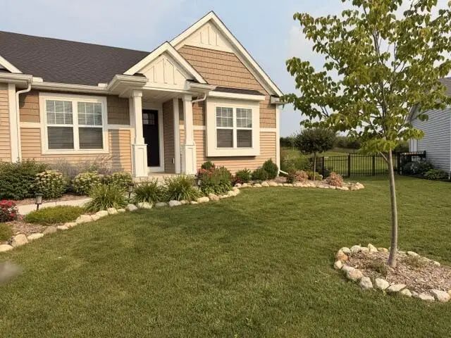 180 Emerald CIRCLE, Saukville, WI 53080 - #2