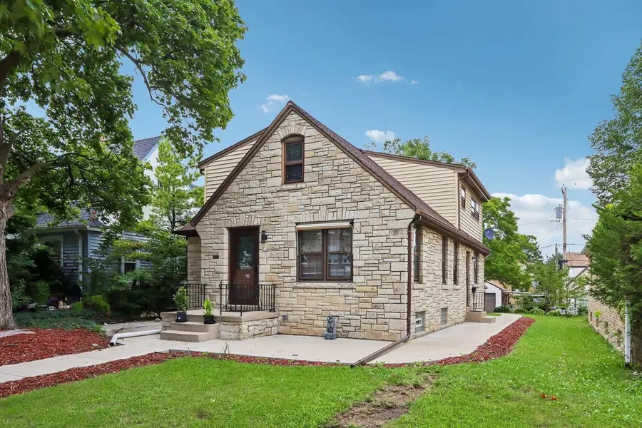 3140 S 40th STREET, Milwaukee, WI 53215 - #2