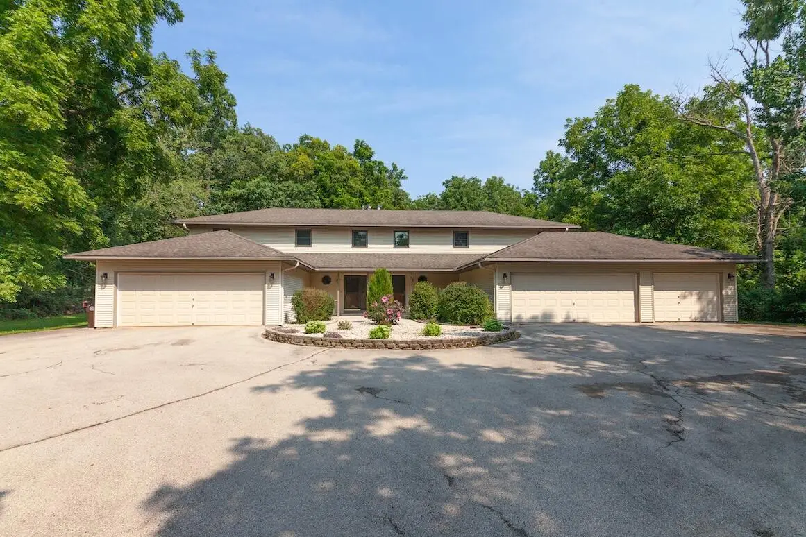 126 N Lapham Peak ROAD, Delafield, WI 53018 - #1