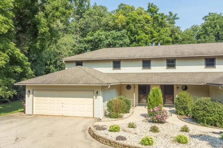 126 N Lapham Peak ROAD, Delafield, WI 53018 - #2