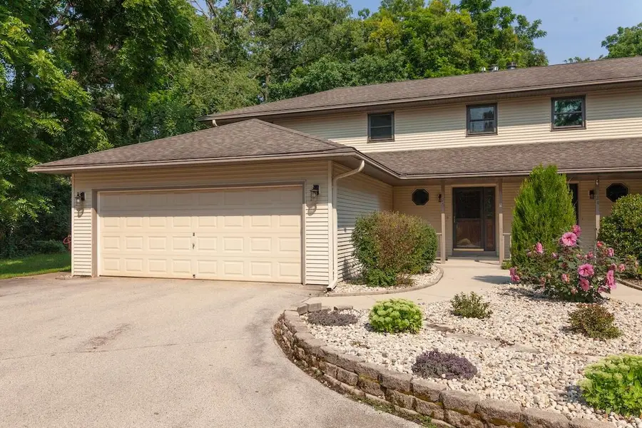 126 N Lapham Peak ROAD, Delafield, WI 53018 - #3