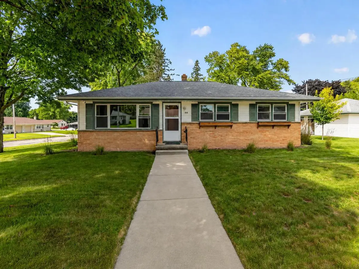 916 Jefferson STREET, West Bend, WI 53090 - #1