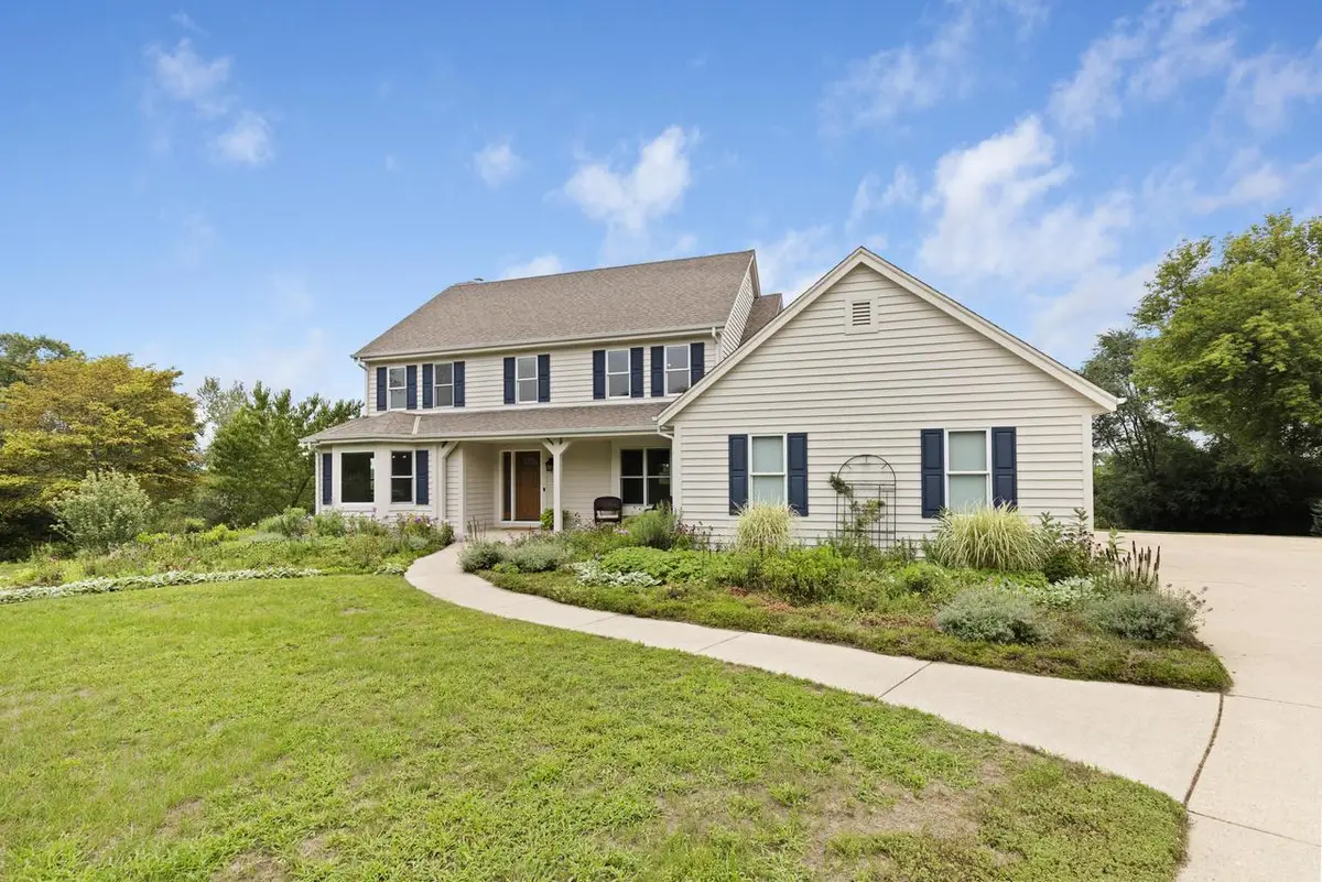 W248S6006 Deerfield CIRCLE, Waukesha, WI 53189 - #1