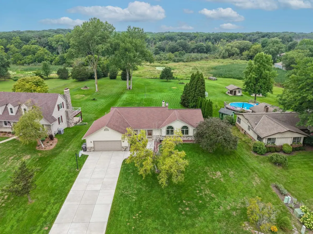 27346 Foxhaven DRIVE, Waterford, WI 53185 - #1