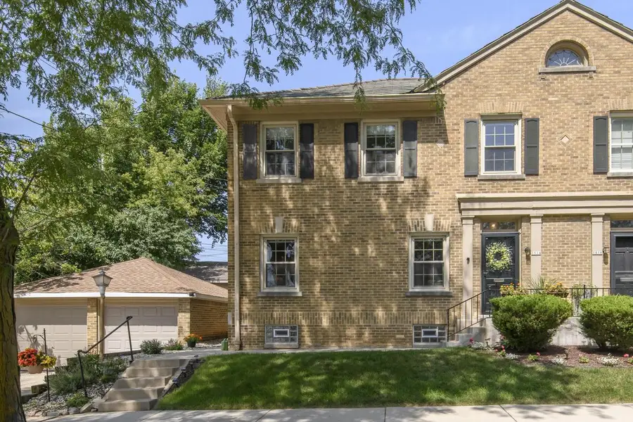 1614 E Kenmore PLACE, Shorewood, WI 53211 - #2