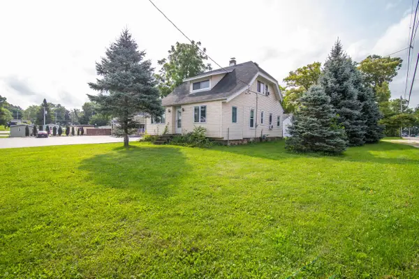 716 Glacier ROAD, Pewaukee, WI 53072