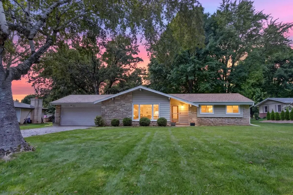 3830 Lakeview DRIVE, Mount Pleasant, WI 53403 - #1