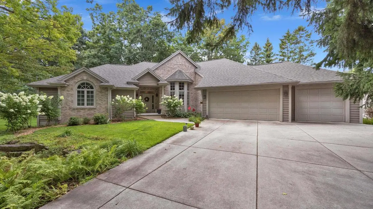 404 Ledgewood DRIVE, Fond Du Lac, WI 54937 - #1