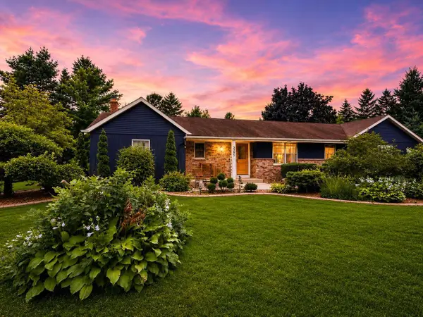 3395 Overlook COURT, West Bend, WI 53095