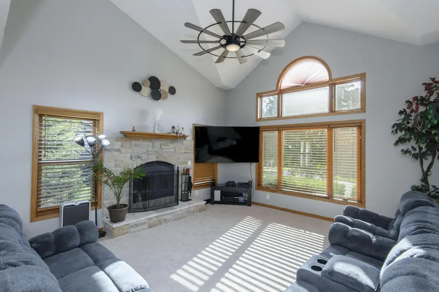 1497 Sunnyridge ROAD, Pewaukee, WI 53072 - #2