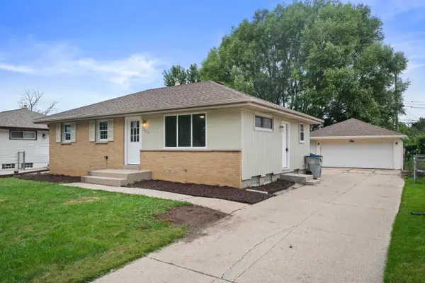 8034 W Tesch AVENUE, Milwaukee, WI 53220