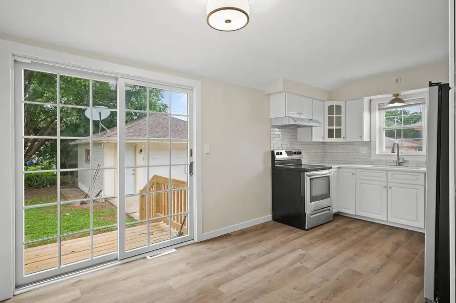 8034 W Tesch AVENUE, Milwaukee, WI 53220 - #2