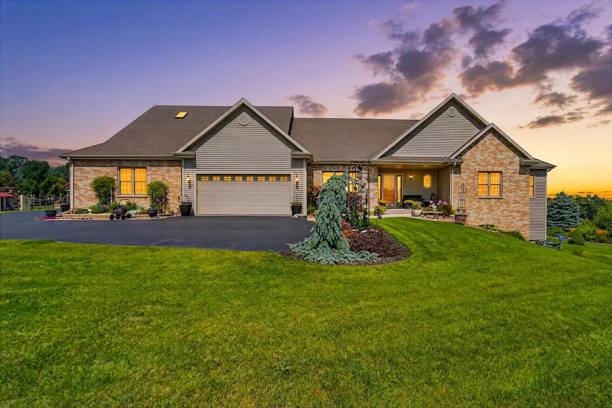 2266 Powder Hill ROAD, Hartford, WI 53027 - #1