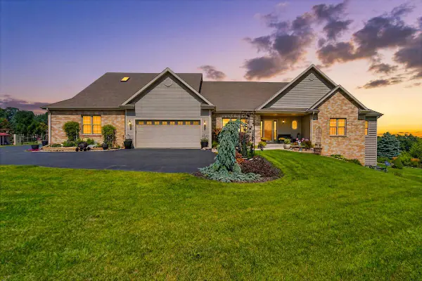 2266 Powder Hill ROAD, Hartford, WI 53027