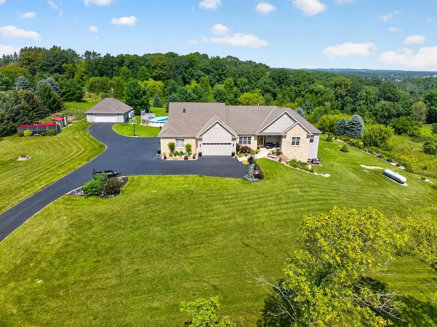 2266 Powder Hill ROAD, Hartford, WI 53027 - #2