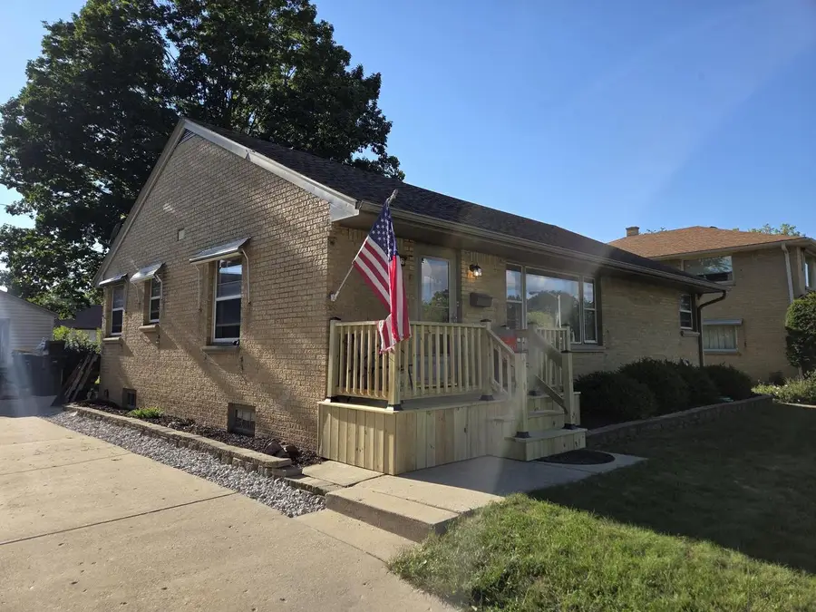 2527 S 82nd STREET, West Allis, WI 53219 - #3