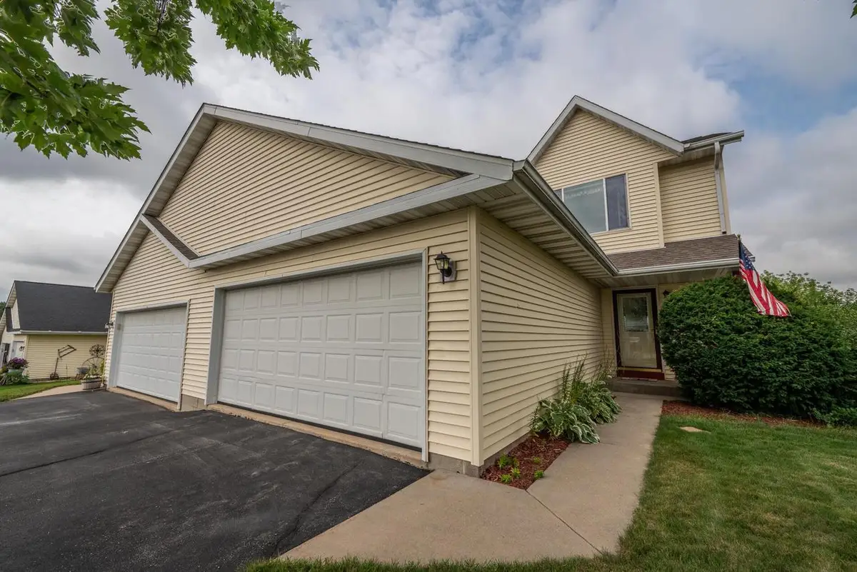 1116 Autumn DRIVE #1116, West Bend, WI 53090 - #1