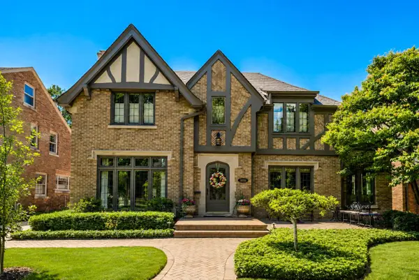 5859 N Maitland COURT, Whitefish Bay, WI 53217