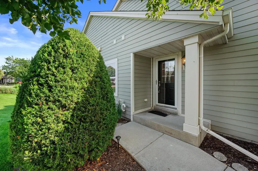224 Wildflower CIRCLE, Port Washington, WI 53074 - #2