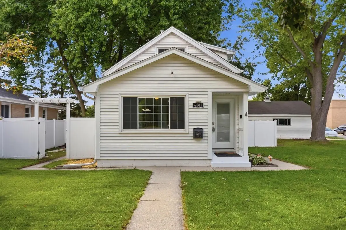 6001 S Lake DRIVE, Cudahy, WI 53110 - #1