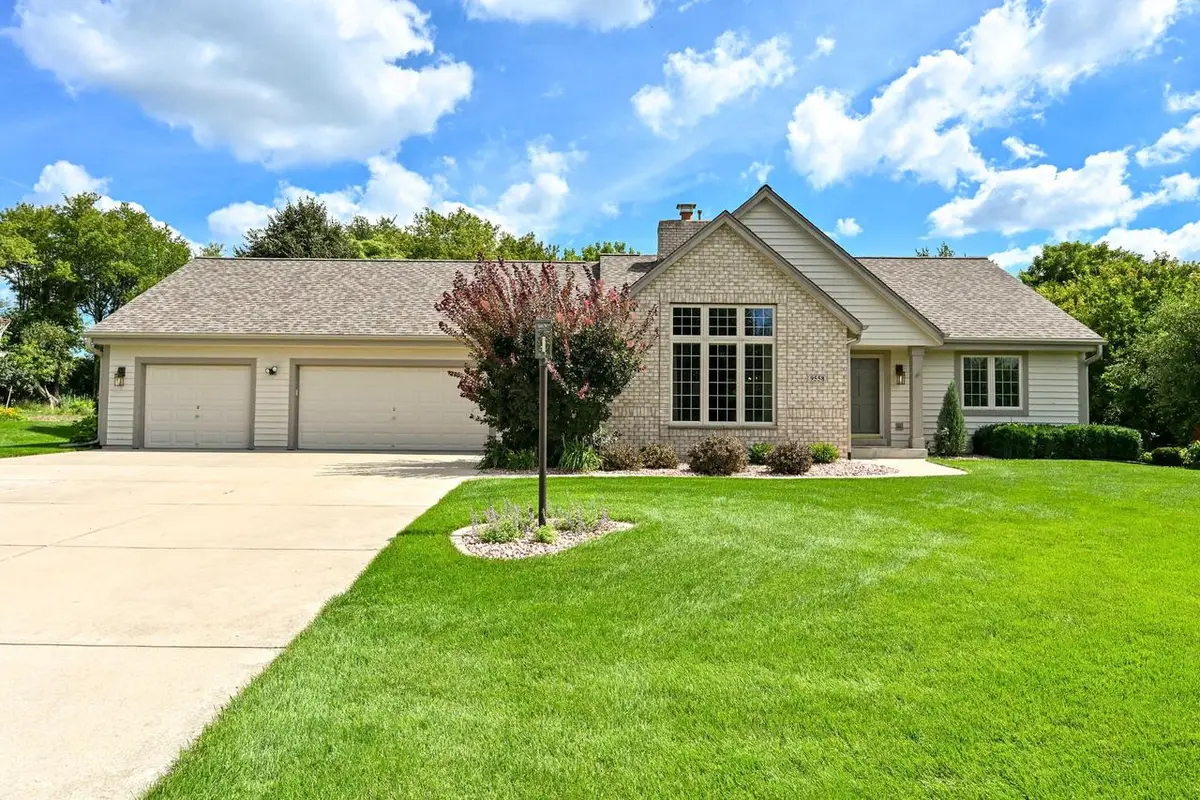 9558 S Fairway CIRCLE, Franklin, WI 53132 - #1