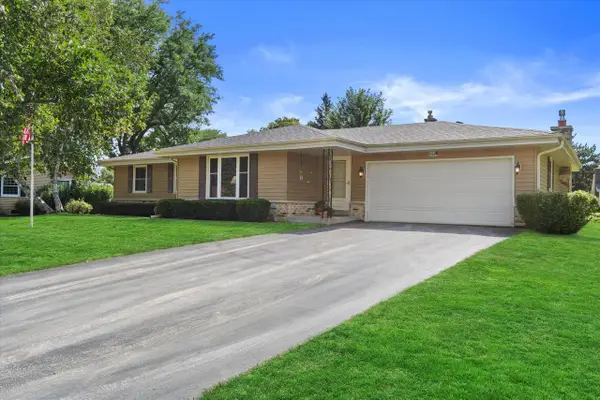 W222N2281 Glenwood LANE, Waukesha, WI 53186