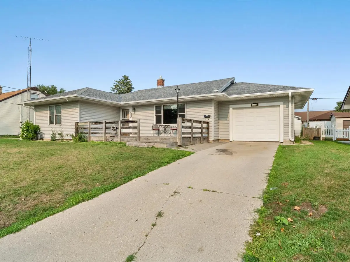 1217 S 25th STREET, Manitowoc, WI 54220 - #1