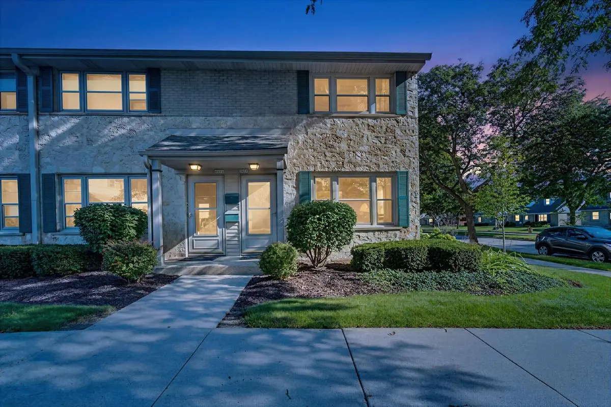 4863 N Santa Monica BOULEVARD, Milwaukee, WI 53217 - #1