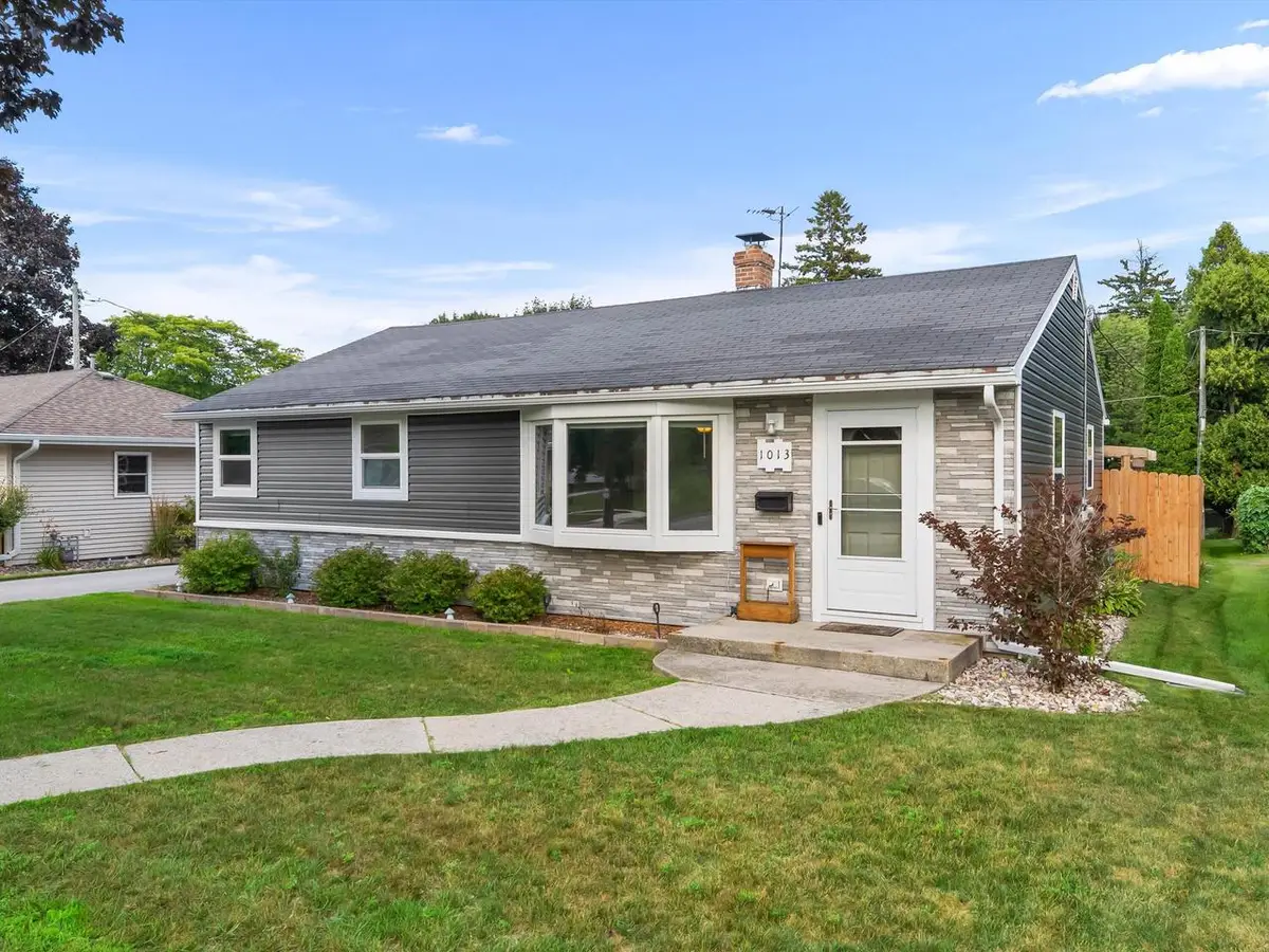 1013 N 6th STREET, Manitowoc, WI 54220 - #1